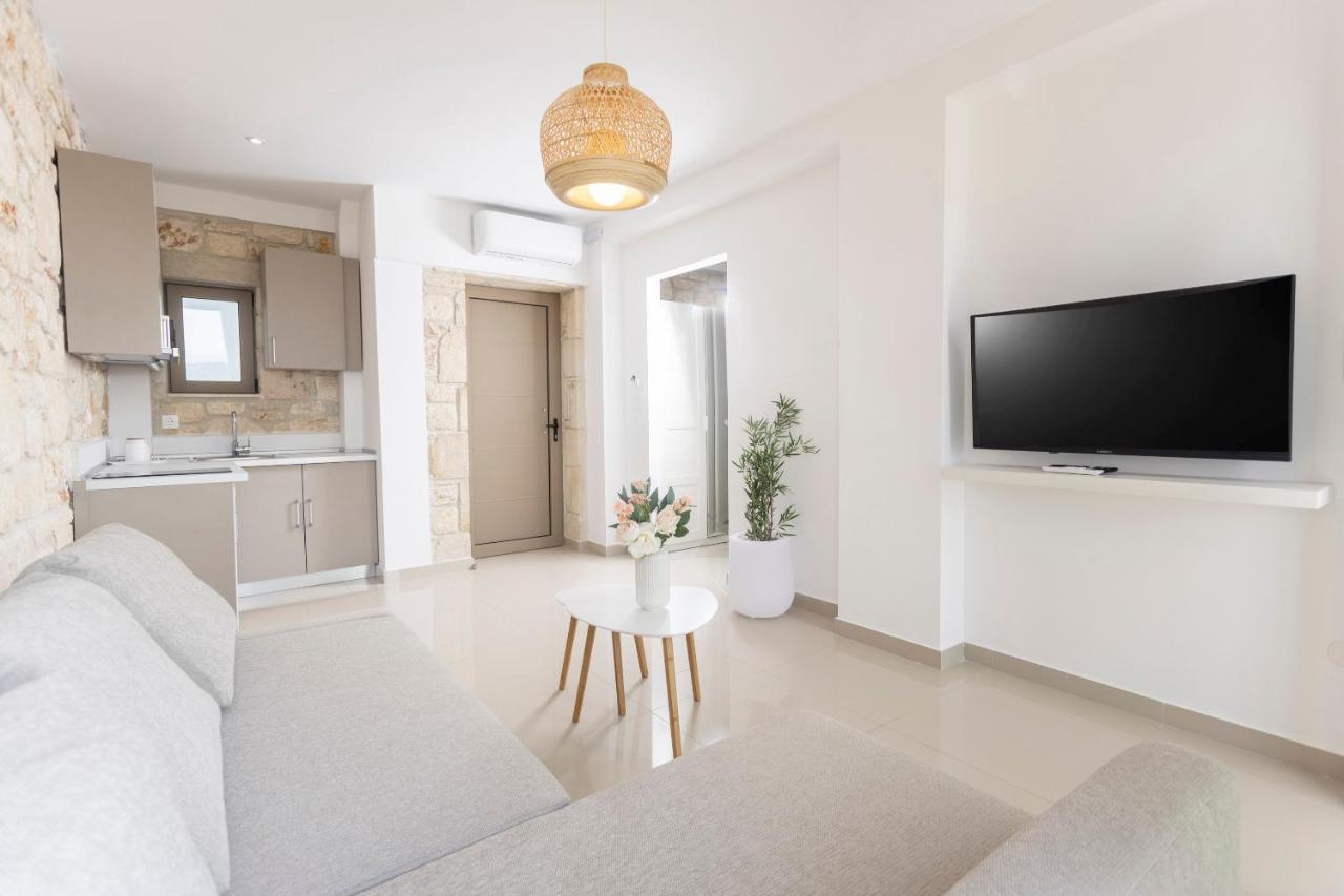 Anna Mare Luxury Apartments アフィトス エクステリア 写真